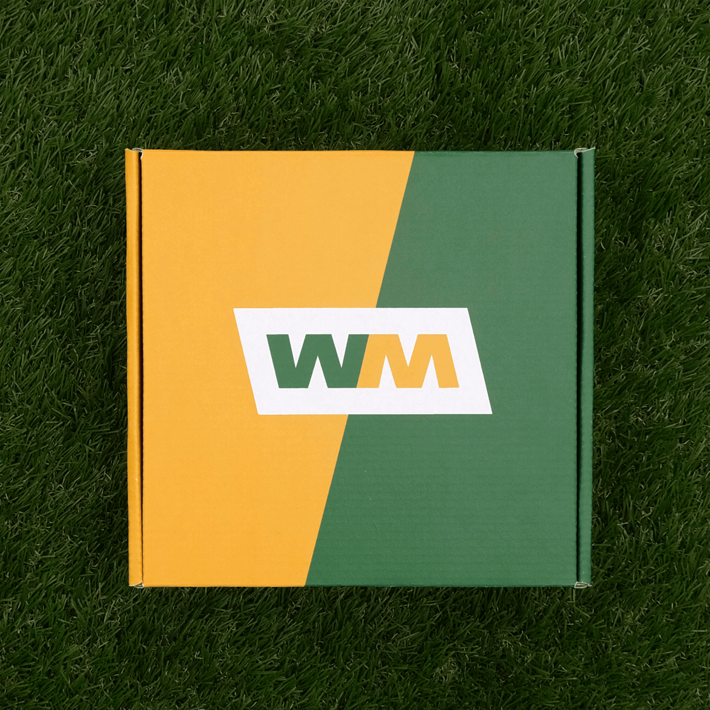Golf Kit 1 custom box top view on grass.