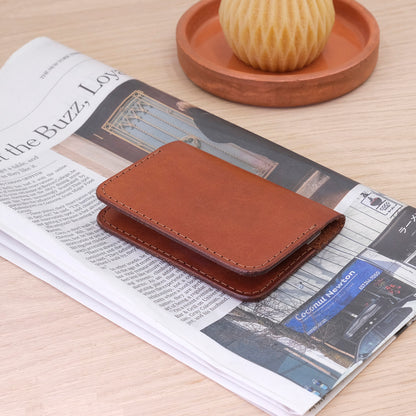 Flip Wallet in brown leather.