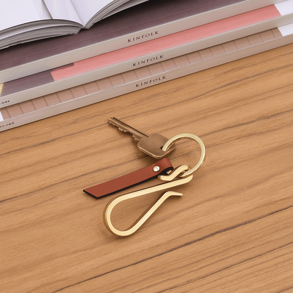 Hairpin Keychain with brown leather, in a lifestyle scene.